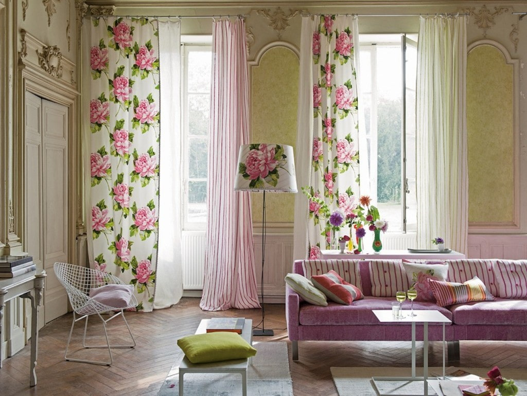 Как выбрать стильные шторы с цветочным принтом, особенности и применение в дизайне интерьера