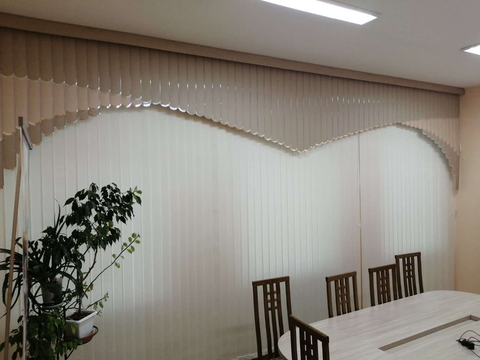 жалюзи мультифактурные в офисе 